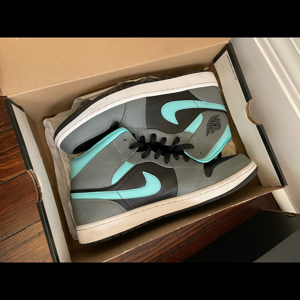 Jordan 1’s mids
